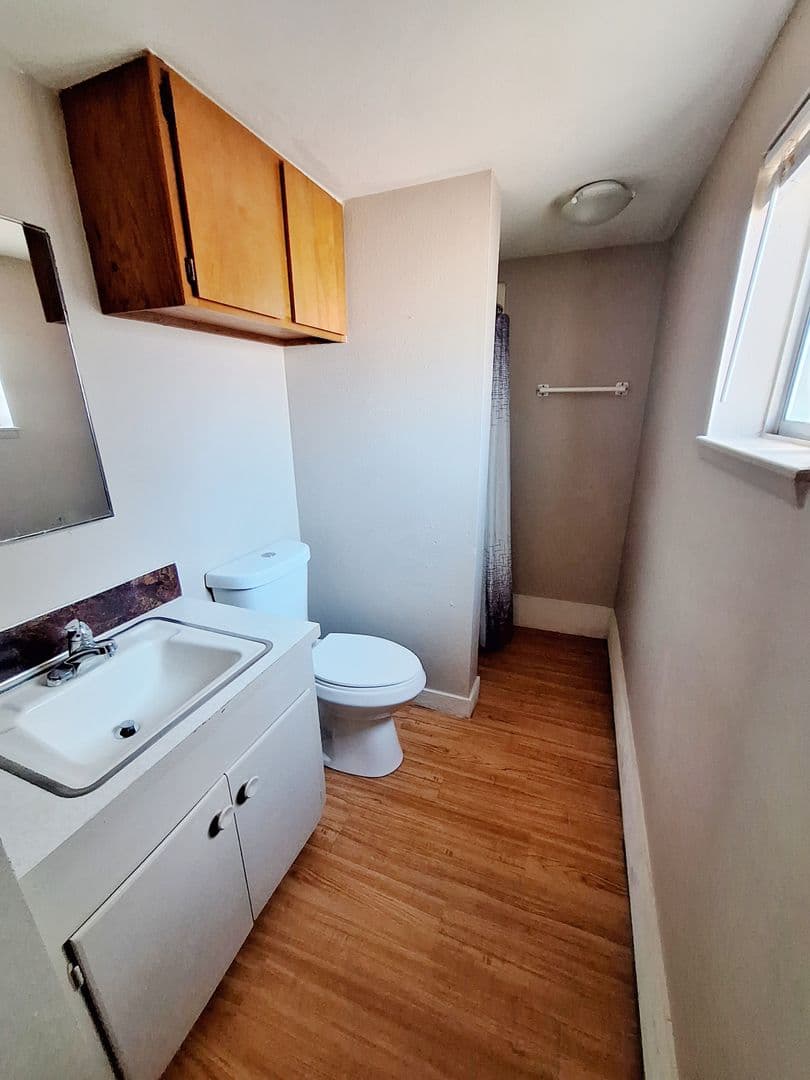 Pendleton House: 2903 NE Riverside #20