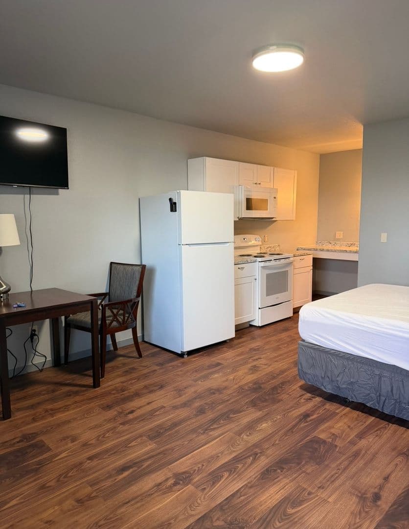 Pendleton Apartment: 74149 Barnhart RD