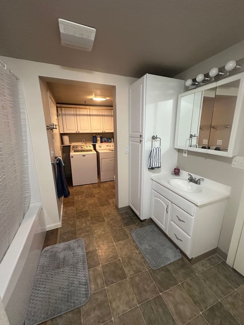 Pendleton House: 3325 SW Hailey Ave #B