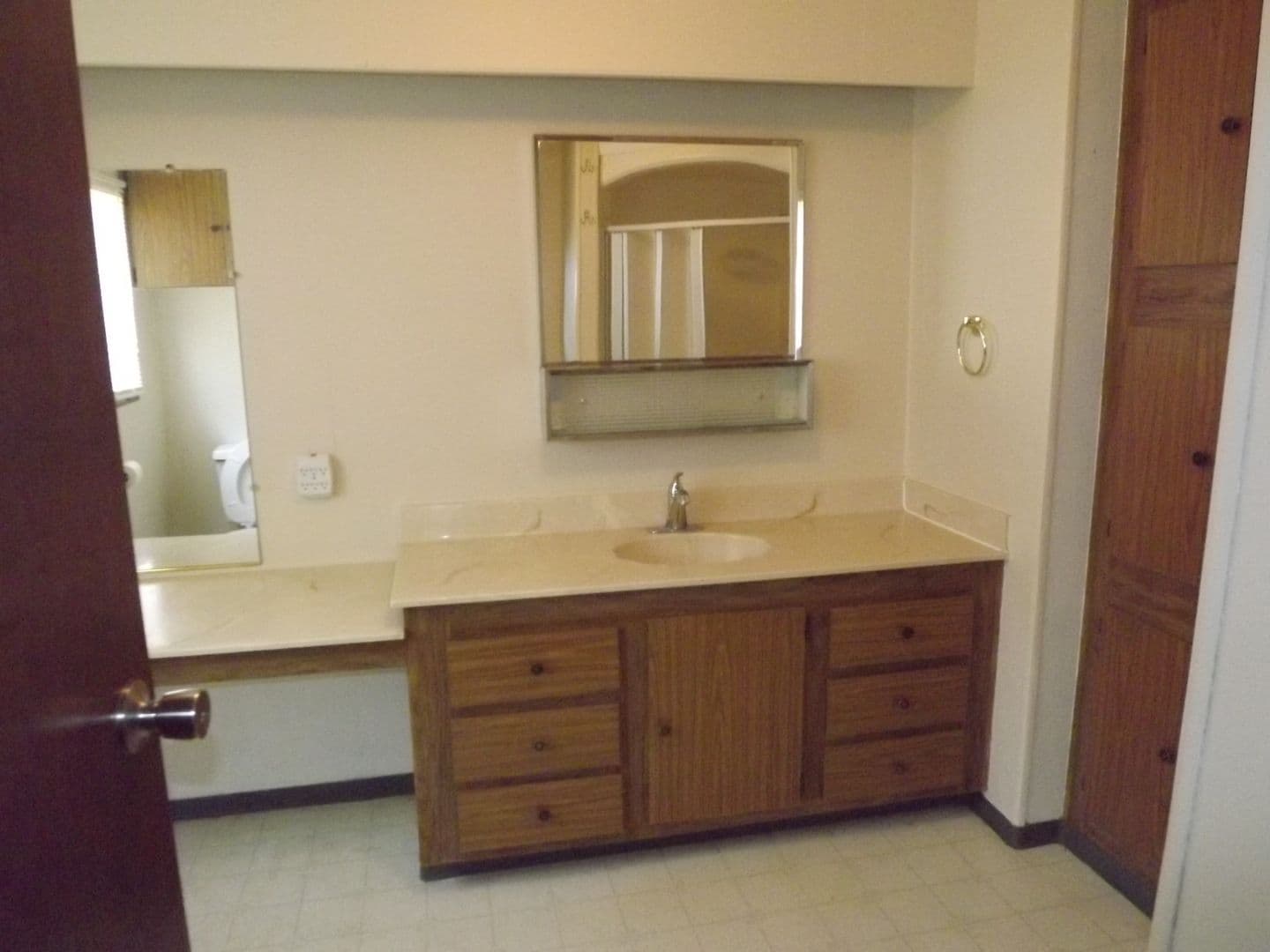 Athena House: 353 S 3rd St #04