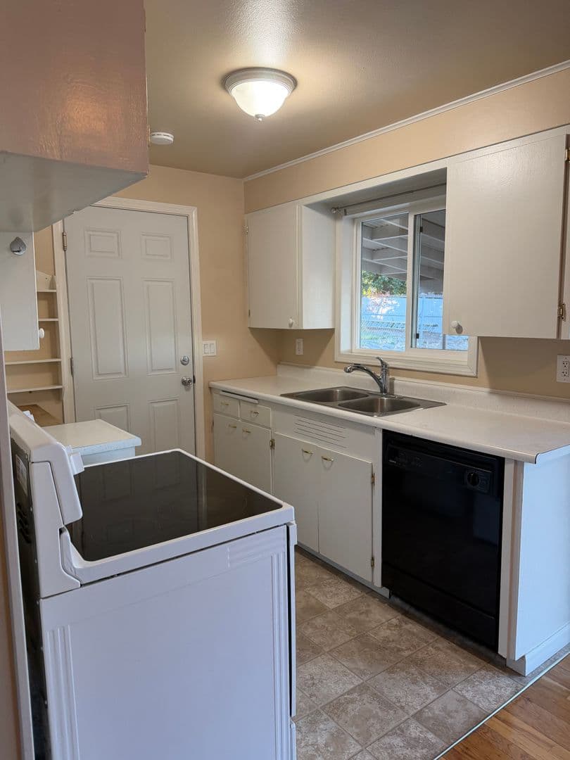 Pendleton House: 2430 SW Nye Ave