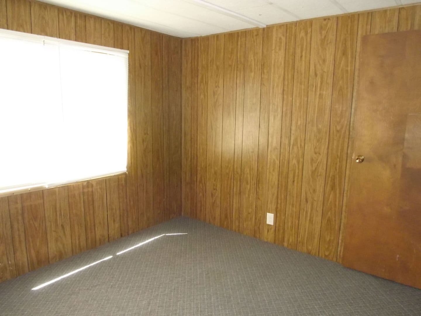 Athena House: 353 S 3rd St #04