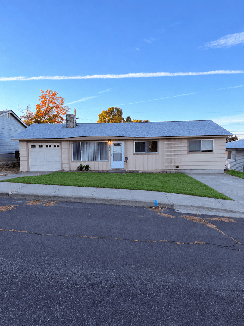 Pendleton House: 2430 SW Nye Ave
