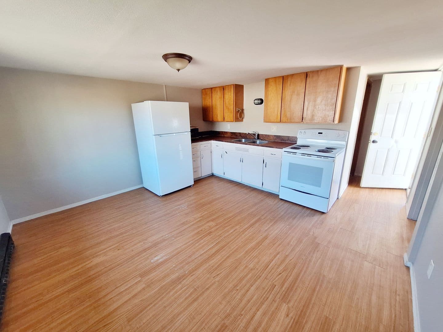 Pendleton House: 2903 NE Riverside #20