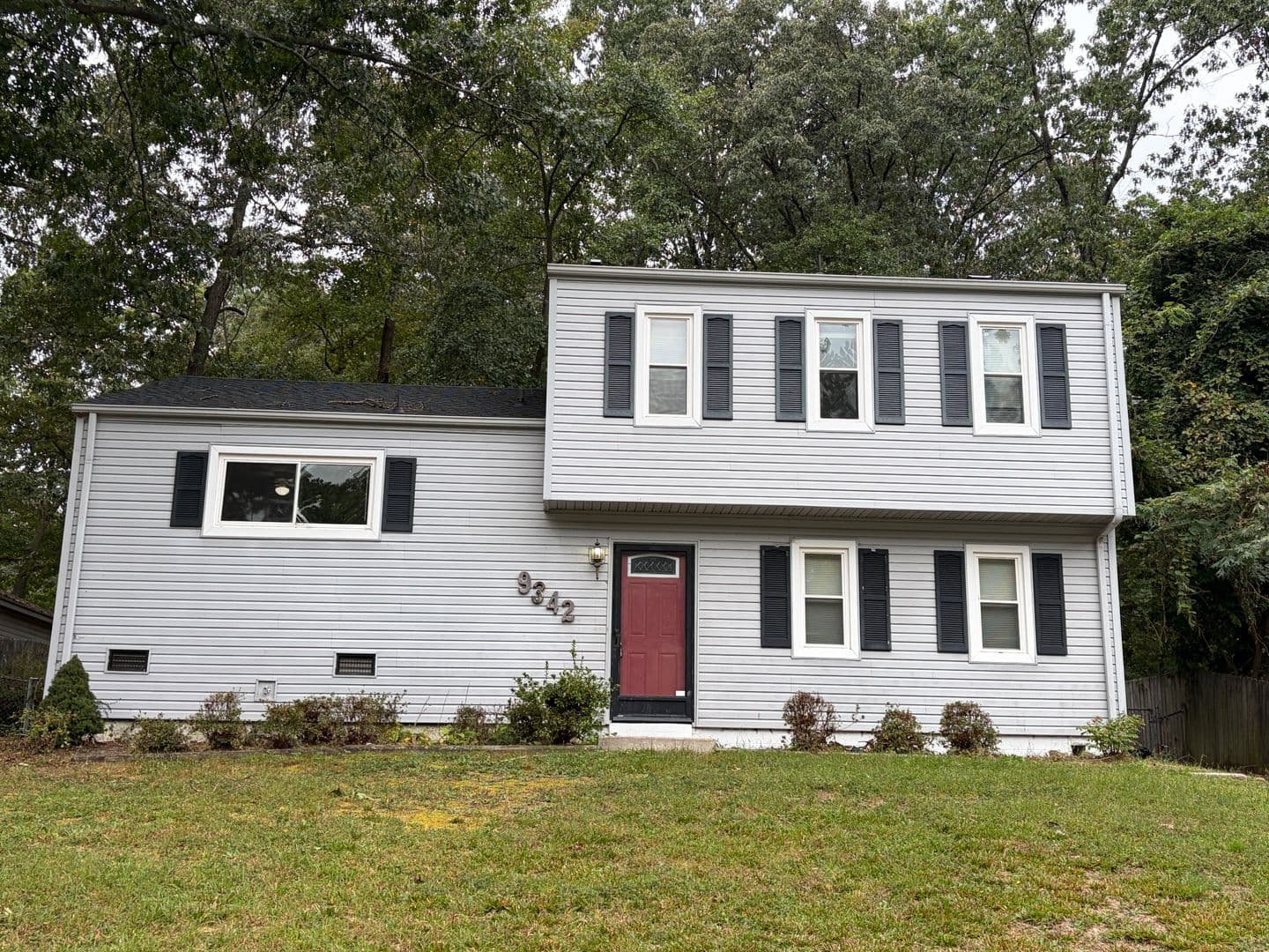 Richmond House: 9342 Lost Forest Drive