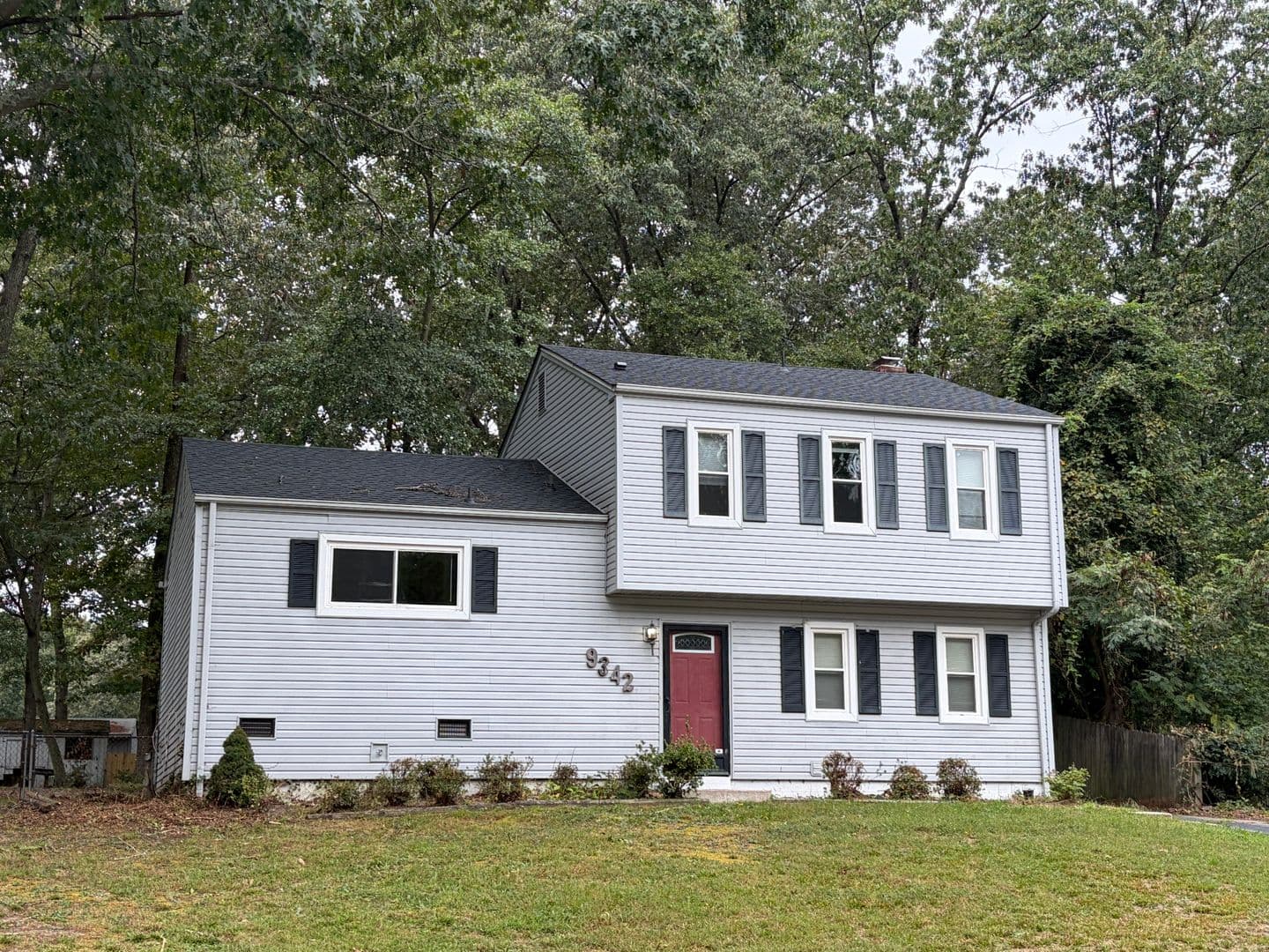 Richmond House: 9342 Lost Forest Drive