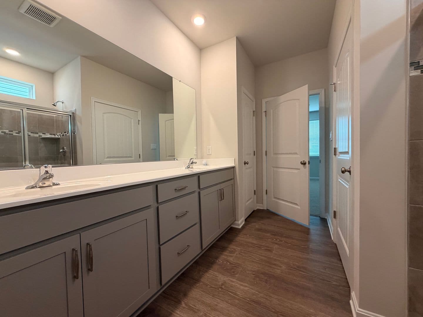 Millville House: 15118 Willow Wood Court