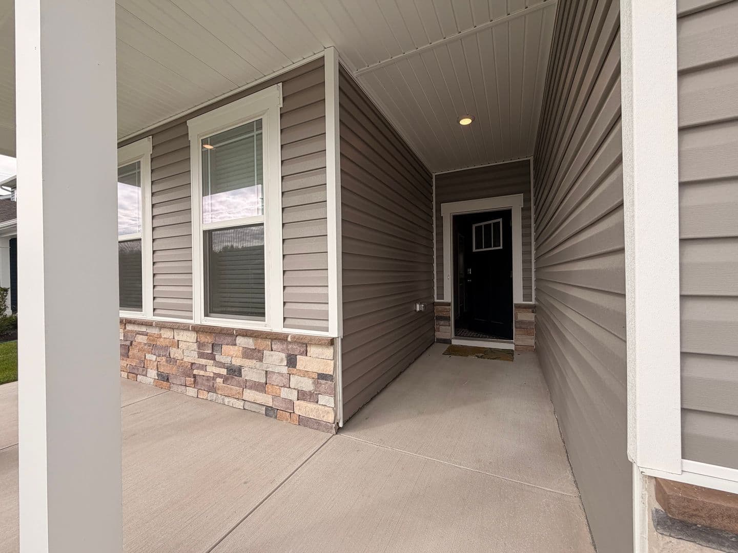 Millville House: 15118 Willow Wood Court