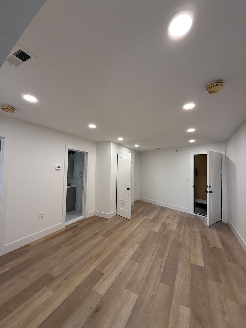 Philadelphia Apartment: 7950 Oxford Ave