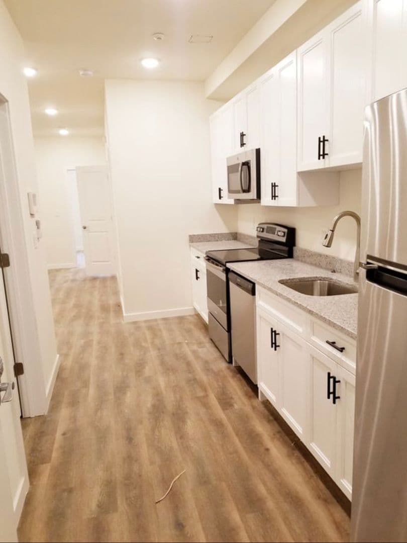 Philadelphia Apartment: 707 N 40th St