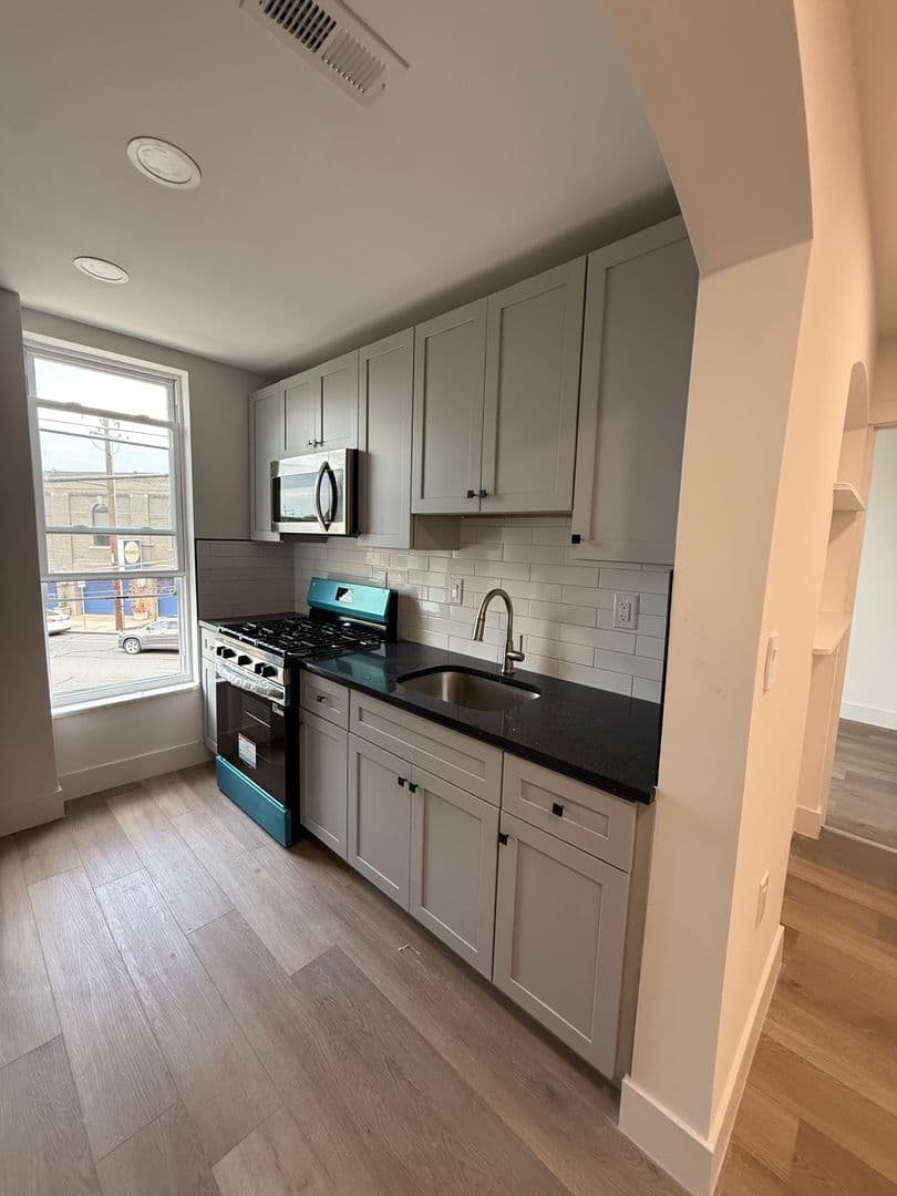Philadelphia Apartment: 7950 Oxford Ave