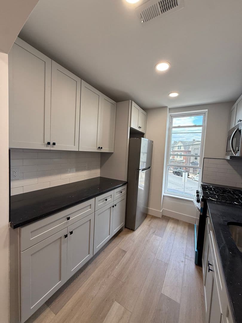 Philadelphia Apartment: 7950 Oxford Ave