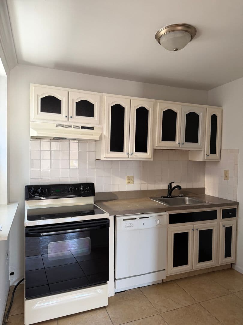 Philadelphia Apartment: 3156 Richmond St.