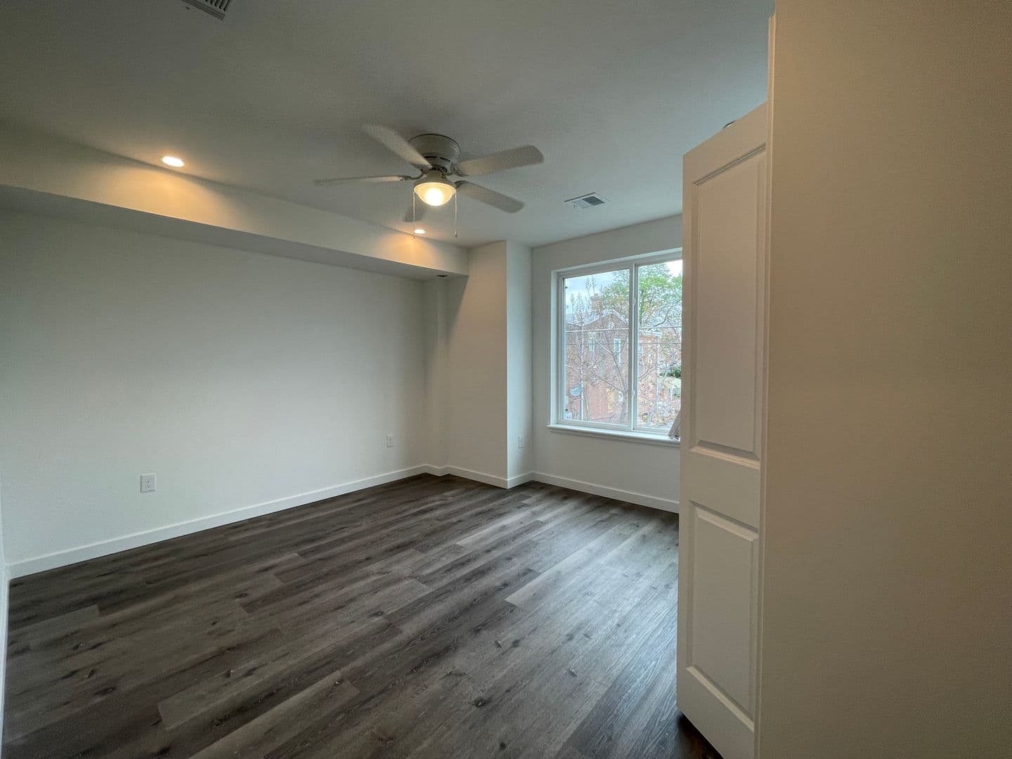 Philadelphia Apartment: 2366 Orthodox St