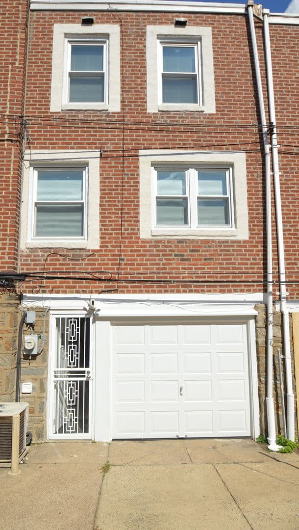Philadelphia House: 1034 E Howell St