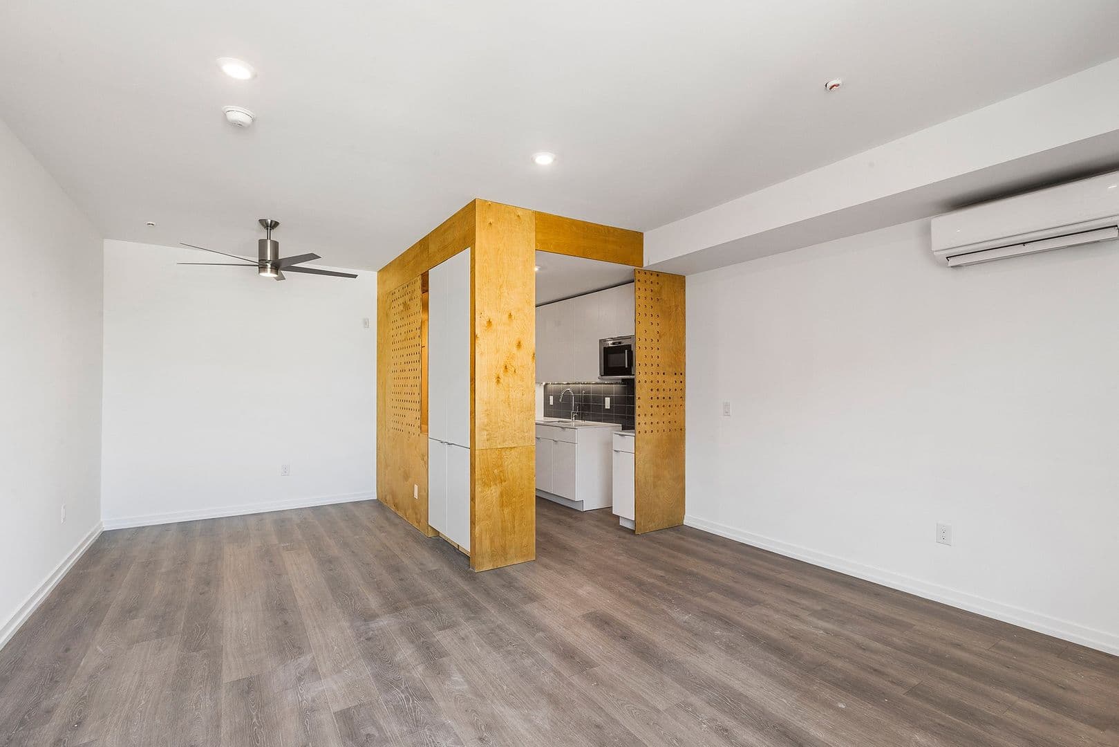 Philadelphia Apartment: 1229-31 N. Front St