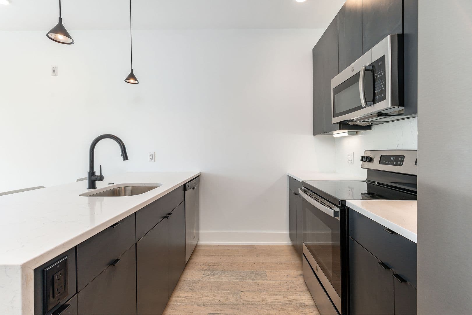 Philadelphia Apartment: 965 Frankford Ave