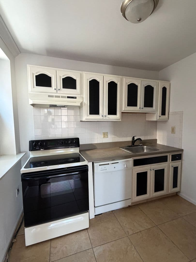 Philadelphia Apartment: 3156 Richmond St.