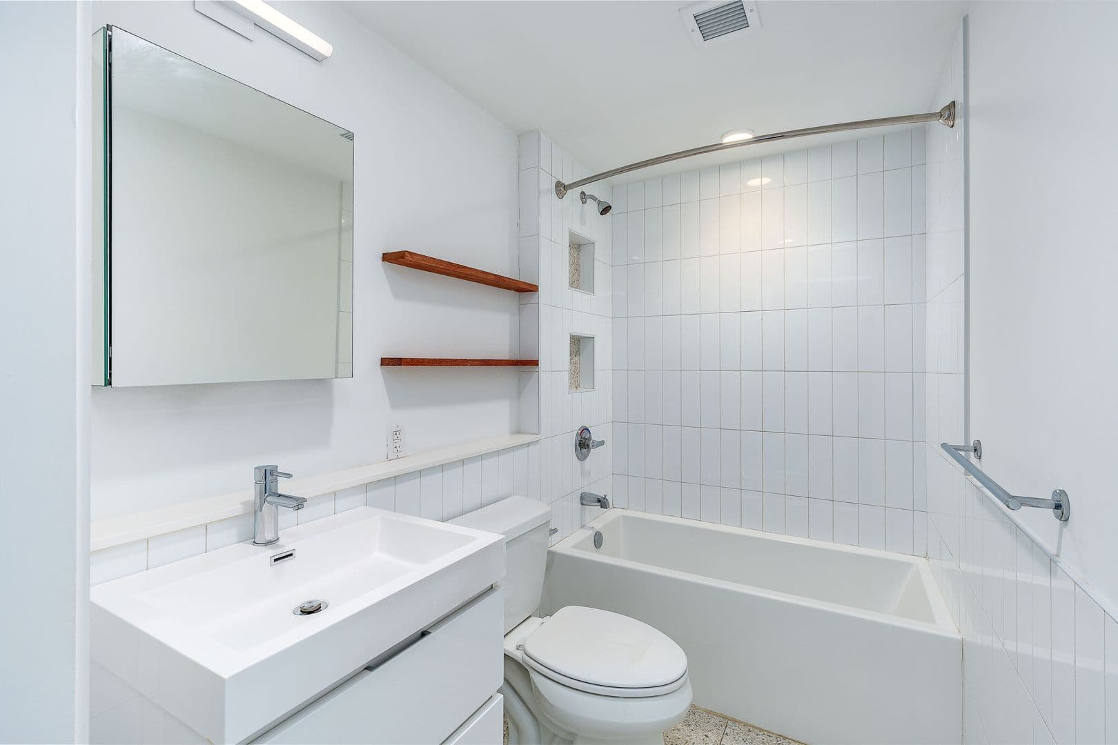 Philadelphia Apartment: 965 Frankford Ave