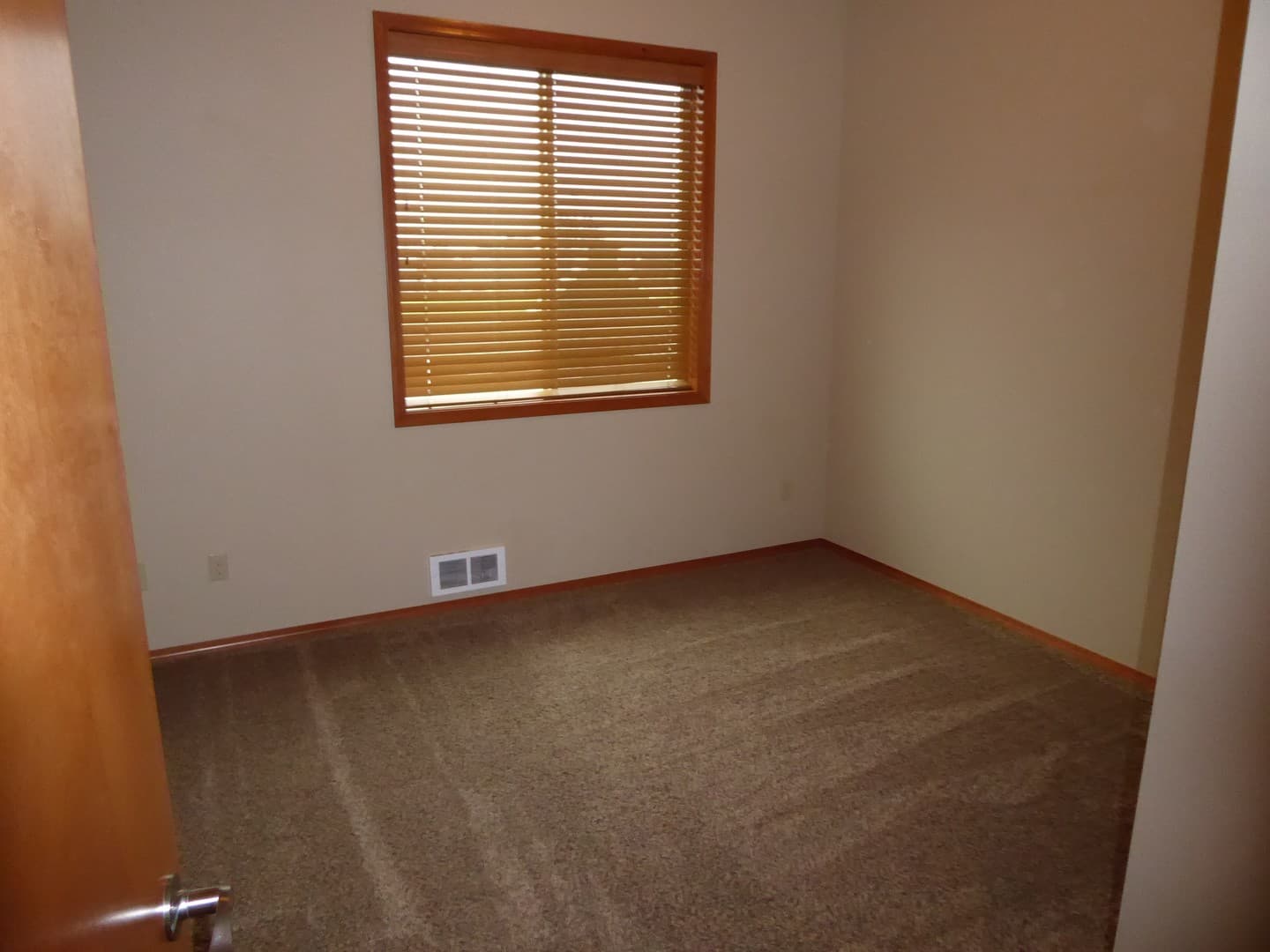 Lynden Apartment: 2202 Mercedes Drive