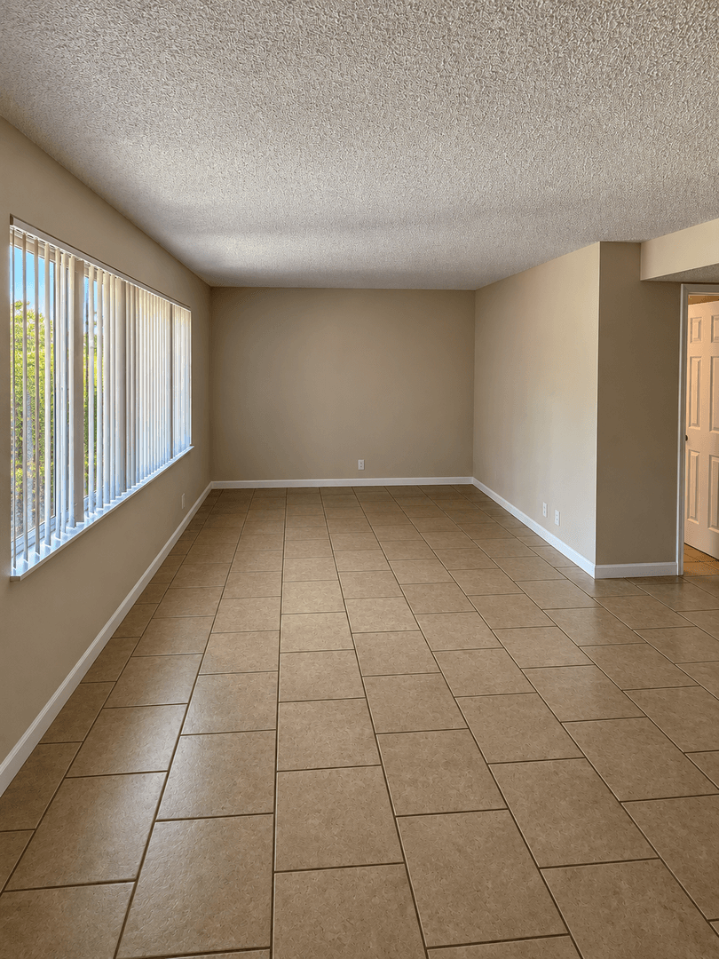 West Palm Beach Apartment: 537 South Sequoia Dr