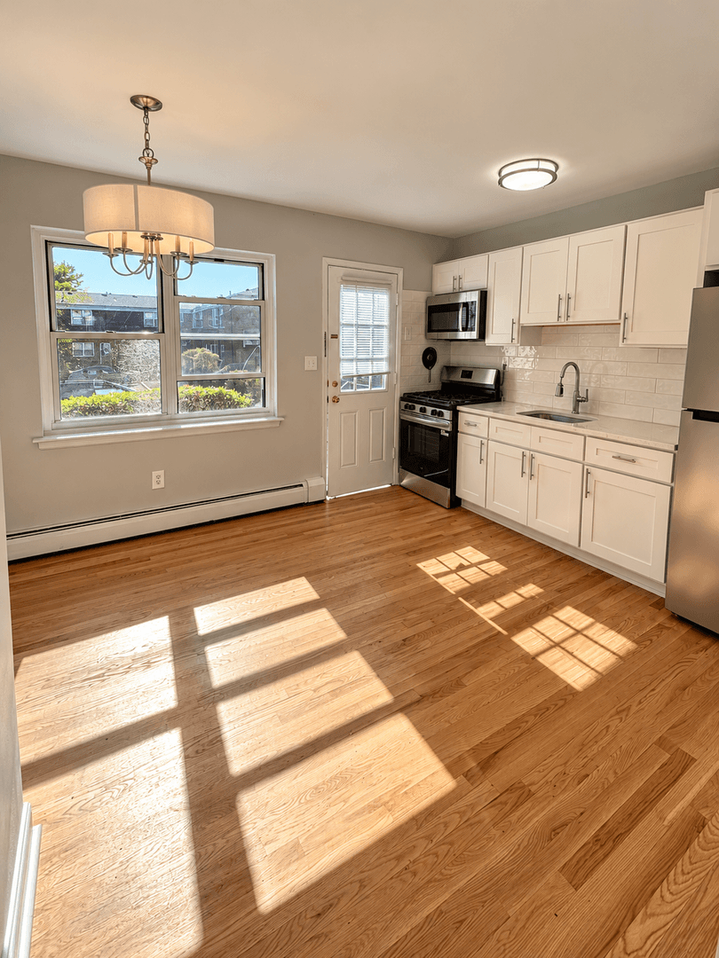 Matawan Apartment: 171 Matawan Ave