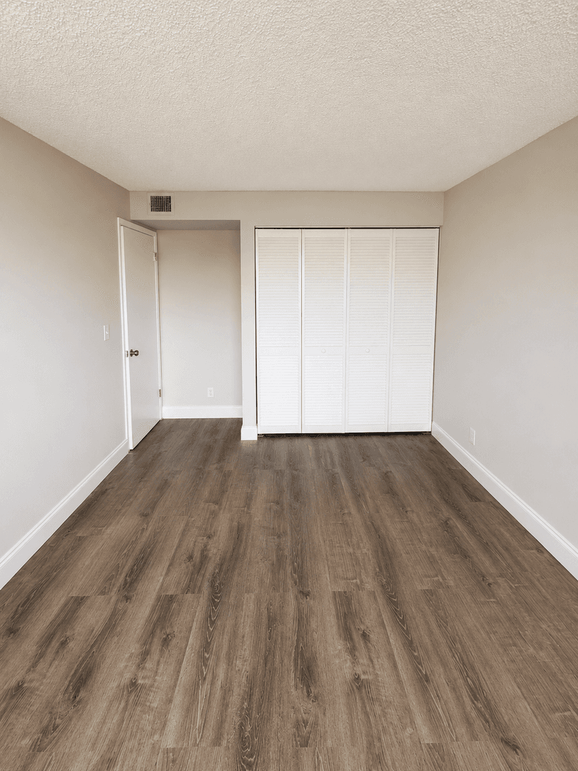 West Palm Beach Apartment: 537 South Sequoia Dr