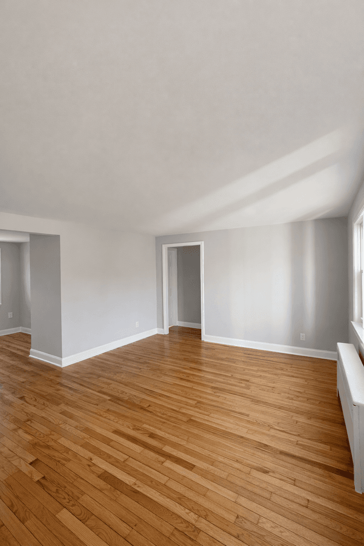 Plainfield Apartment: 750 East Front St