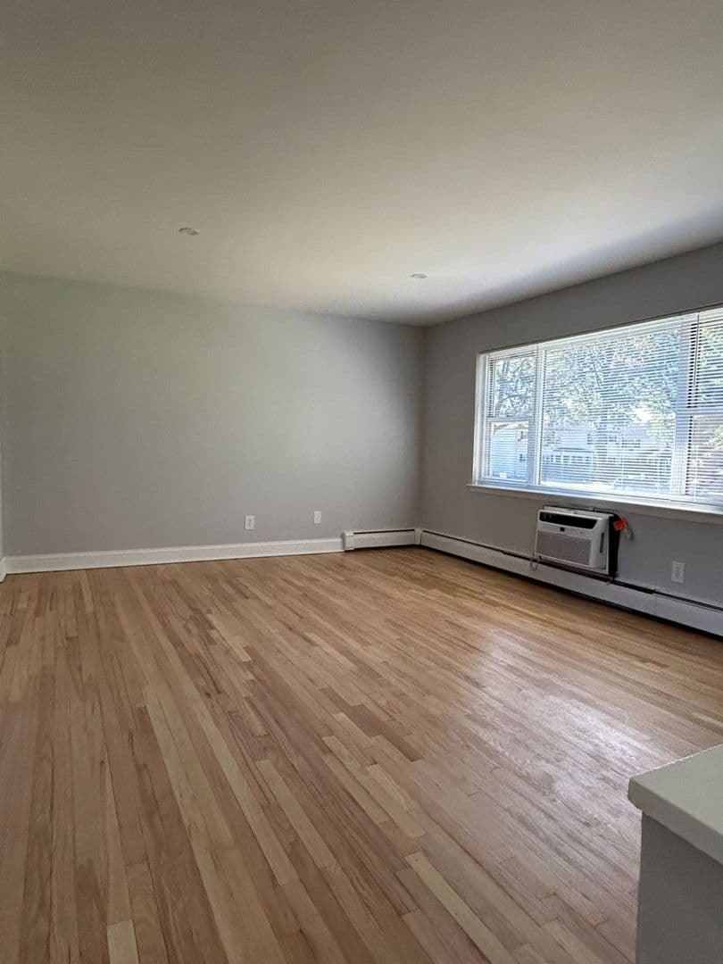 Matawan Apartment: 171 Matawan Ave