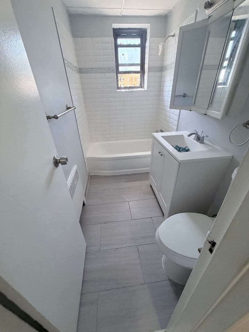 Orange Apartment: 82 High St