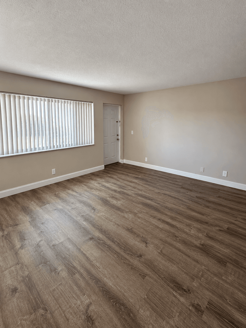 West Palm Beach Apartment: 537 South Sequoia Dr