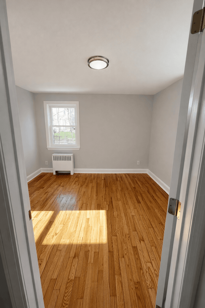 Plainfield Apartment: 750 East Front St