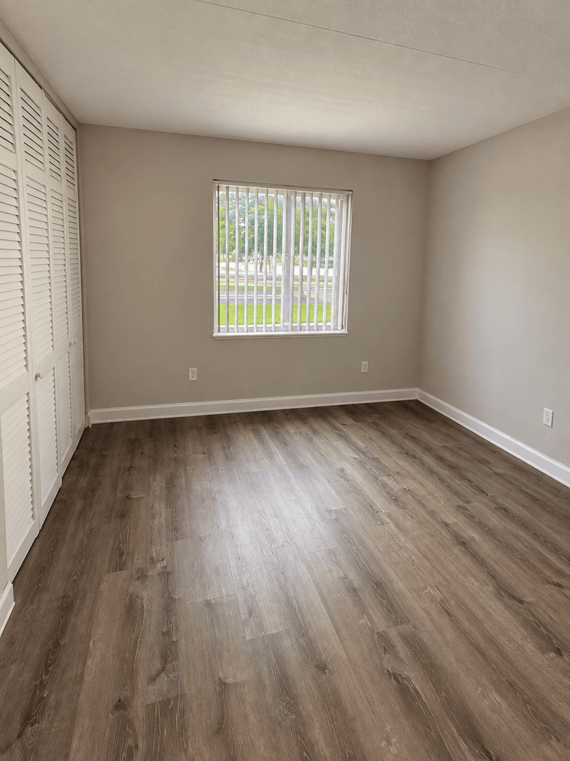 West Palm Beach Apartment: 537 South Sequoia Dr