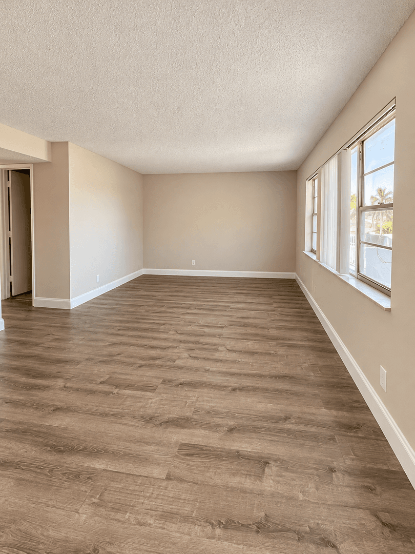 West Palm Beach Apartment: 537 South Sequoia Dr