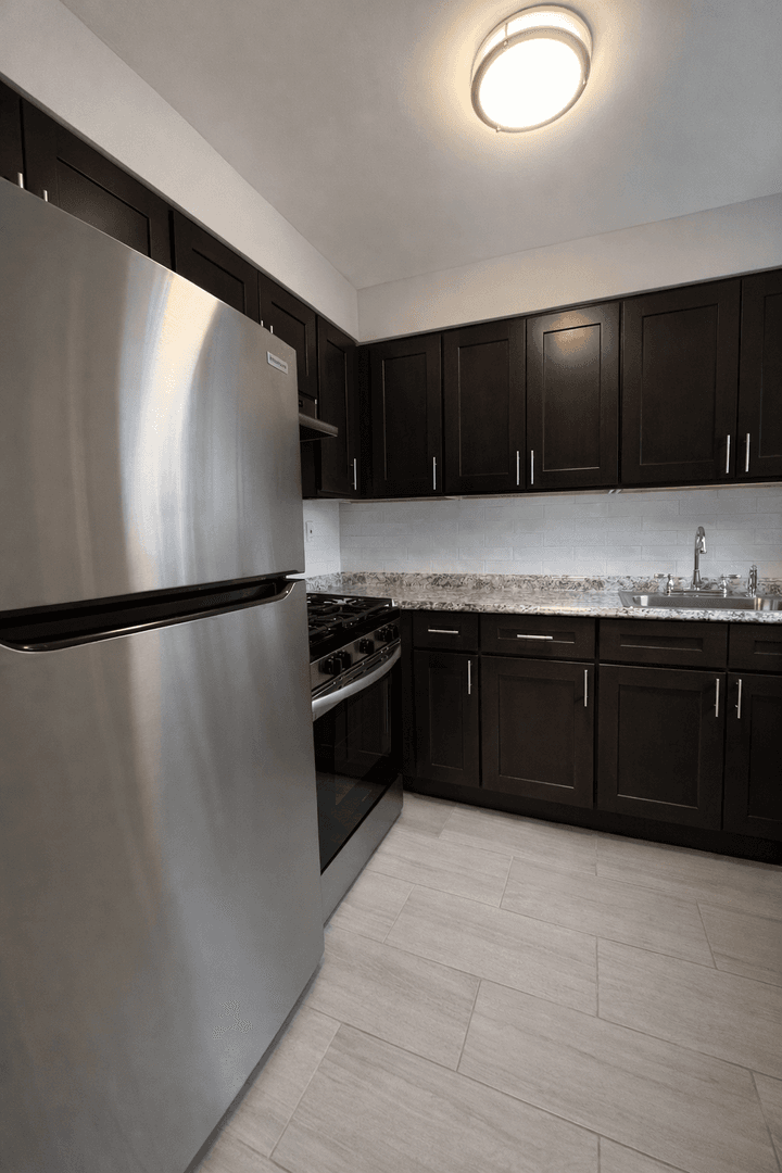 Plainfield Apartment: 733 East Front St