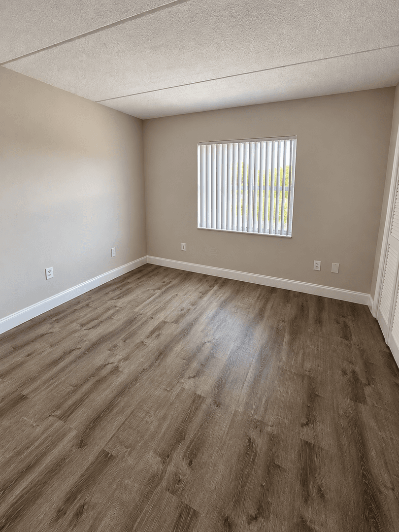 West Palm Beach Apartment: 537 South Sequoia Dr
