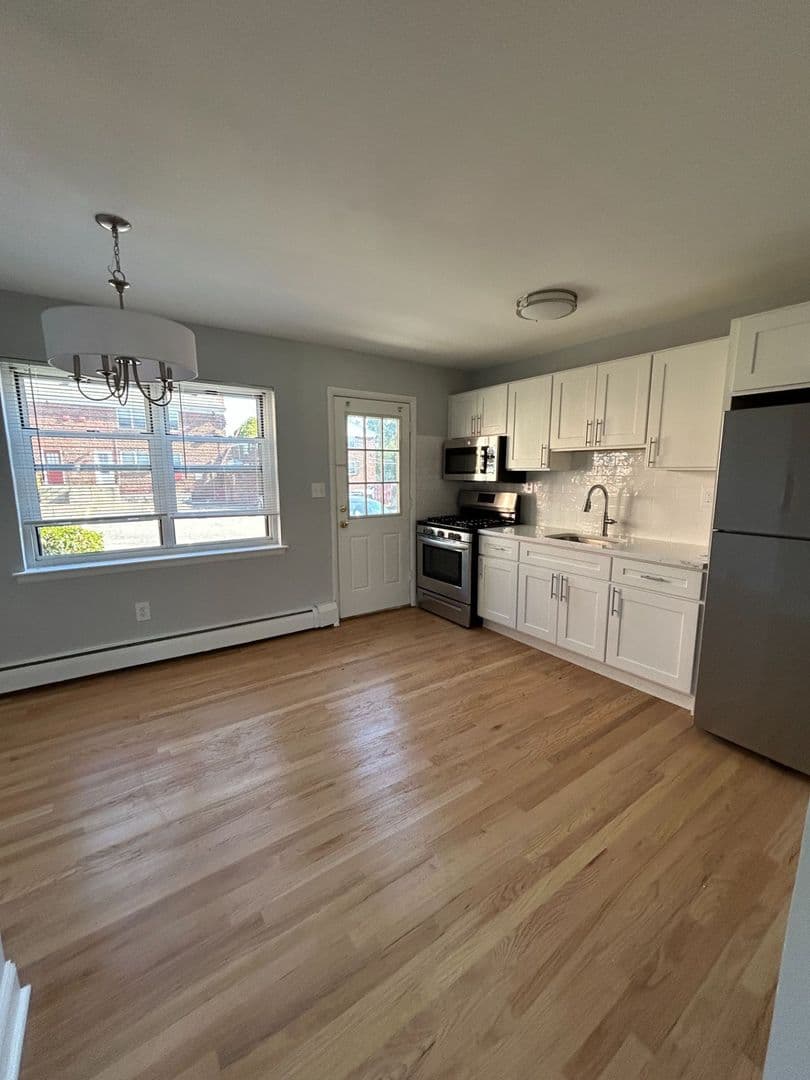 Matawan Apartment: 171 Matawan Ave