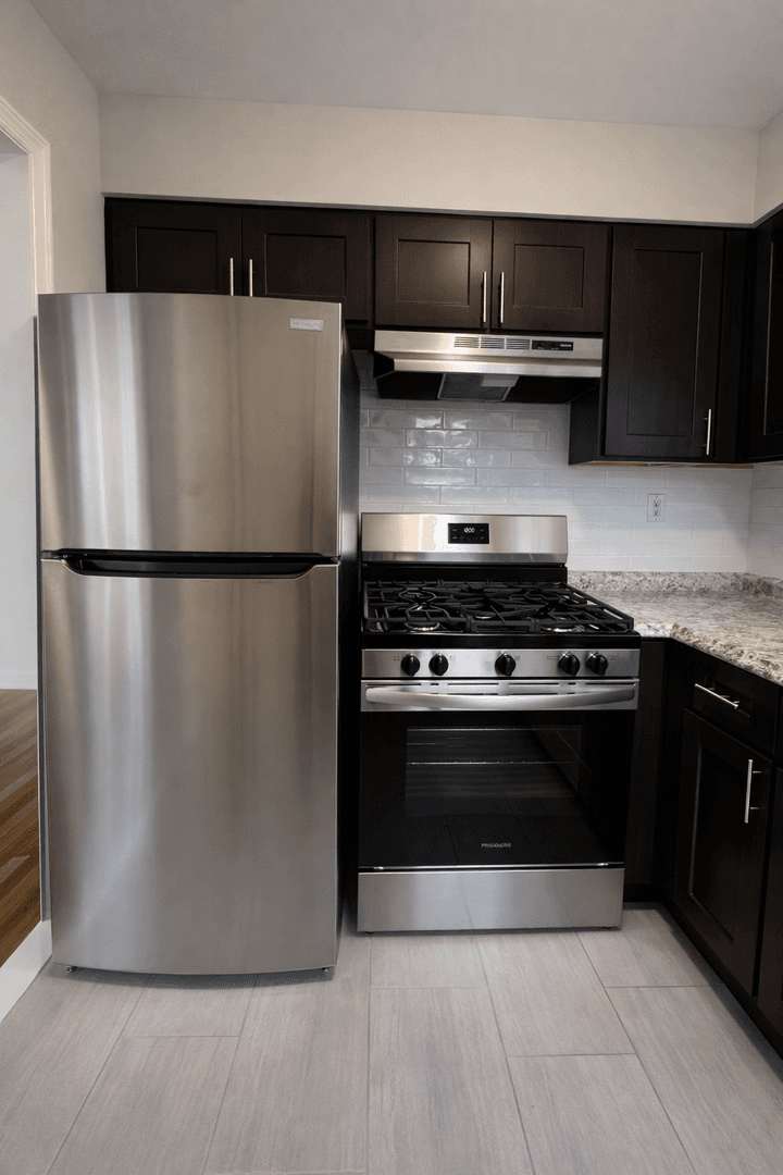 Plainfield Apartment: 733 East Front St