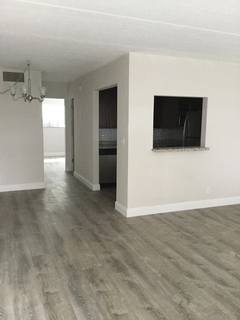 West Palm Beach Apartment: 537 South Sequoia Dr