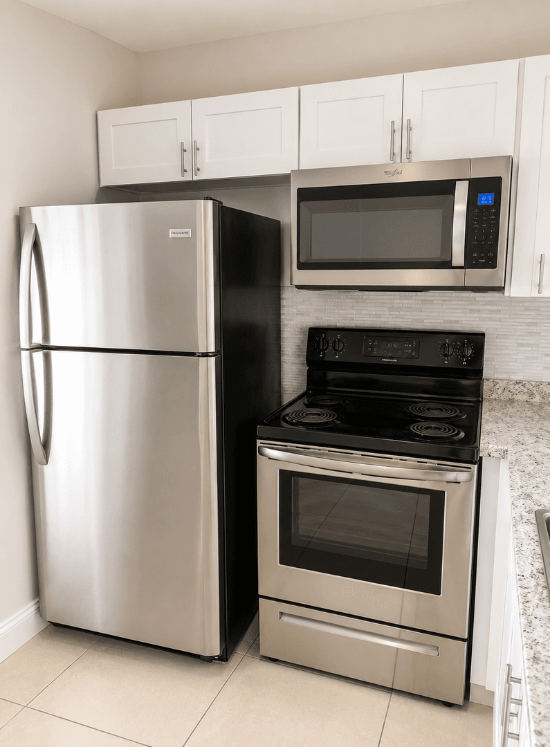 Palm Springs Apartment: 965 Manor Dr