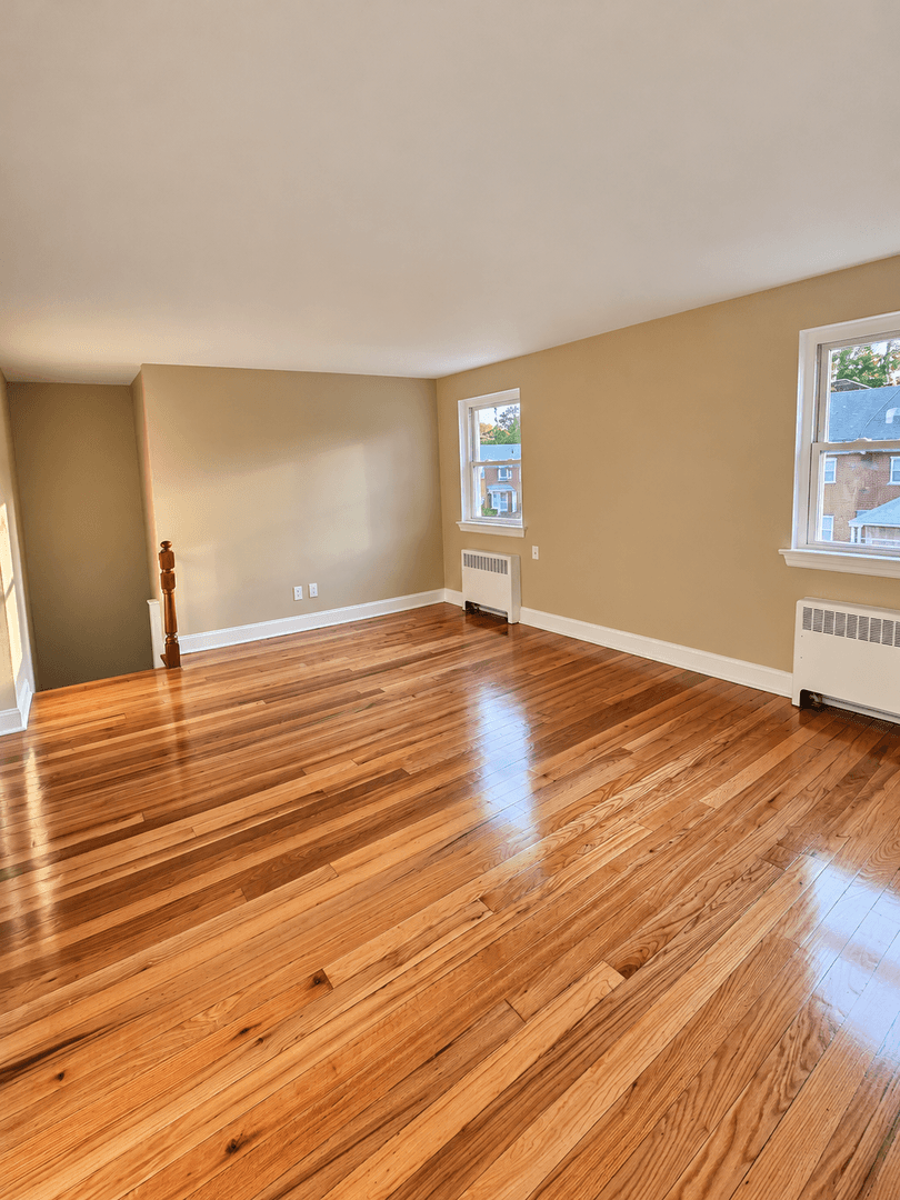 Plainfield Apartment: 802 East Front St