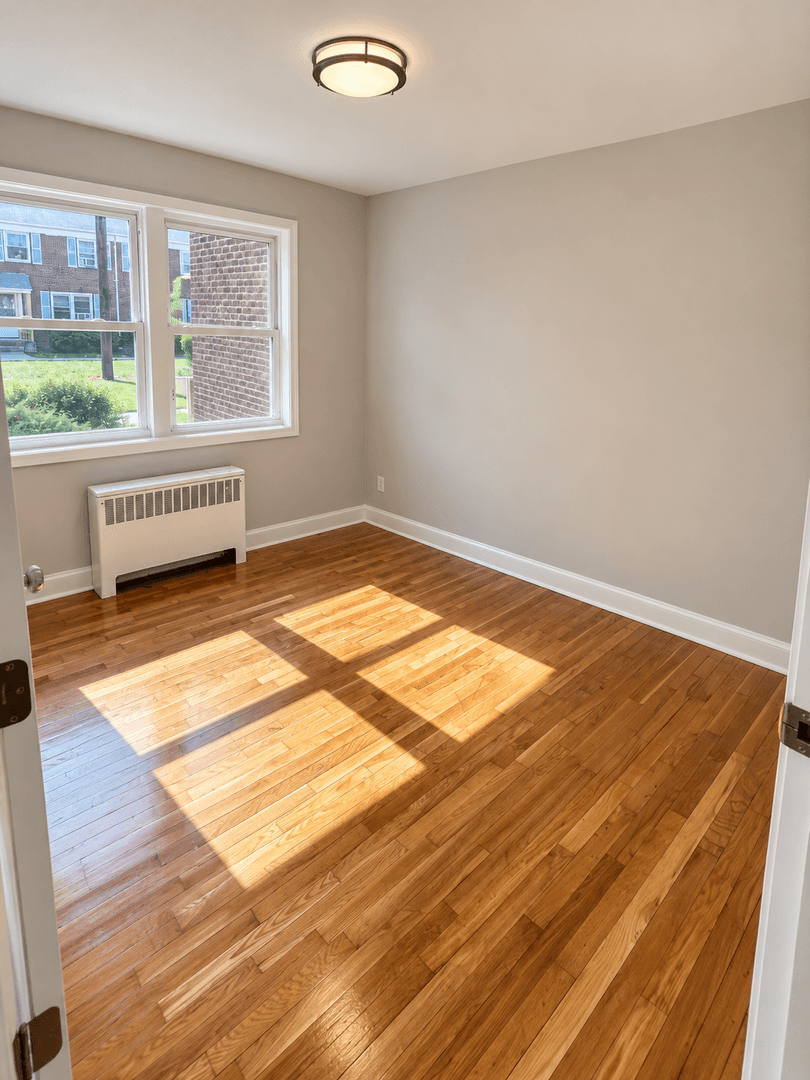 Plainfield Apartment: 750 East Front St