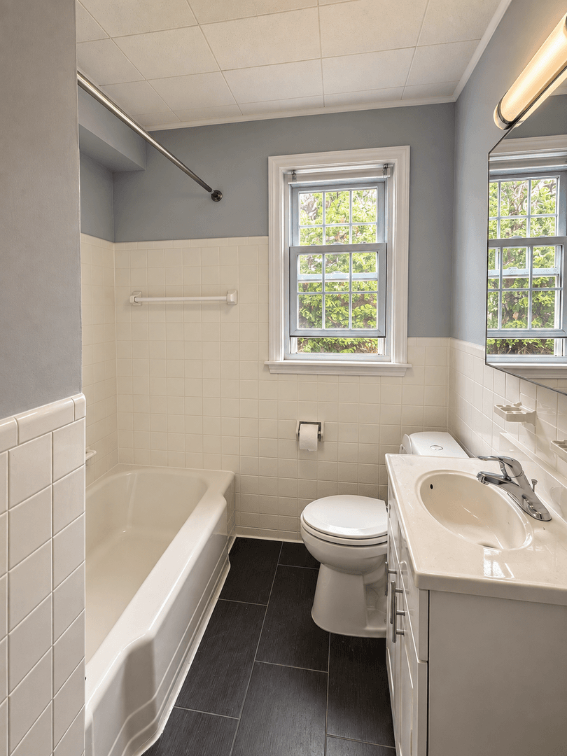 Summit Apartment: 26 Locust Drive
