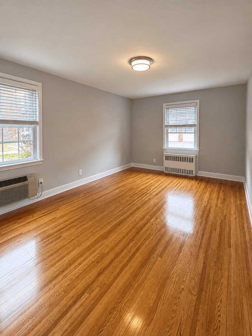 Summit Apartment: 26 Locust Drive