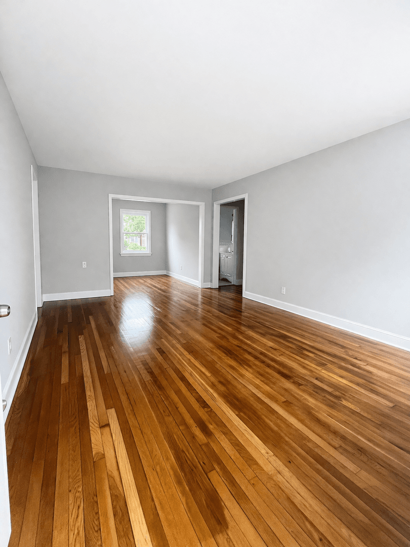 Plainfield Apartment: 733 East Front St