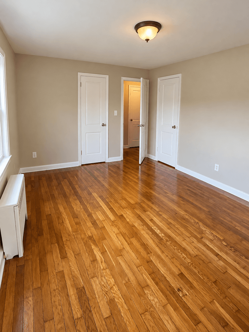 Plainfield Apartment: 750 East Front St