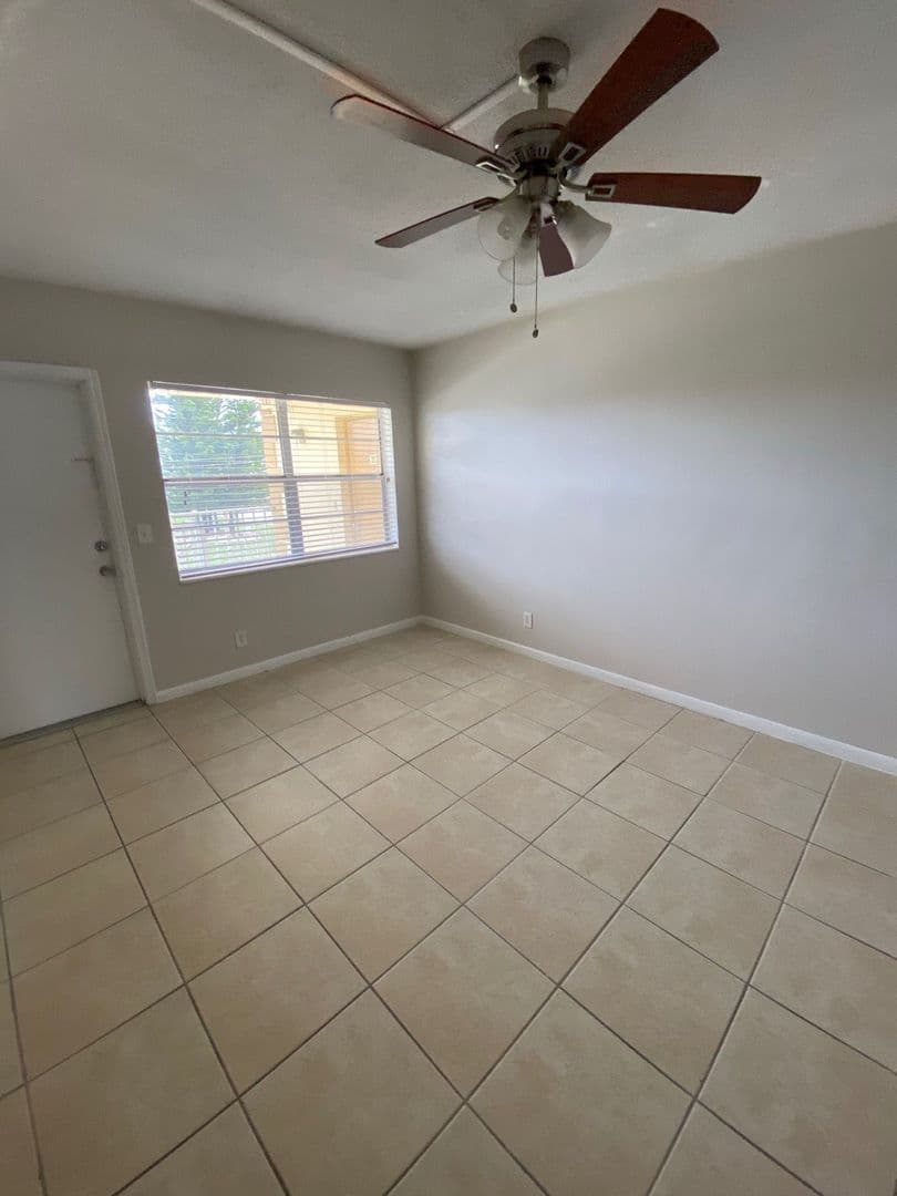 Boca Raton Apartment: 480 W Camino Real