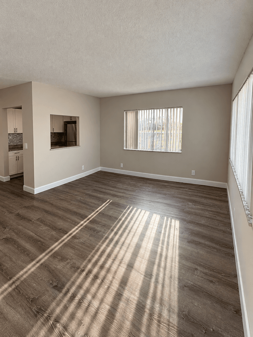 West Palm Beach Apartment: 537 South Sequoia Dr