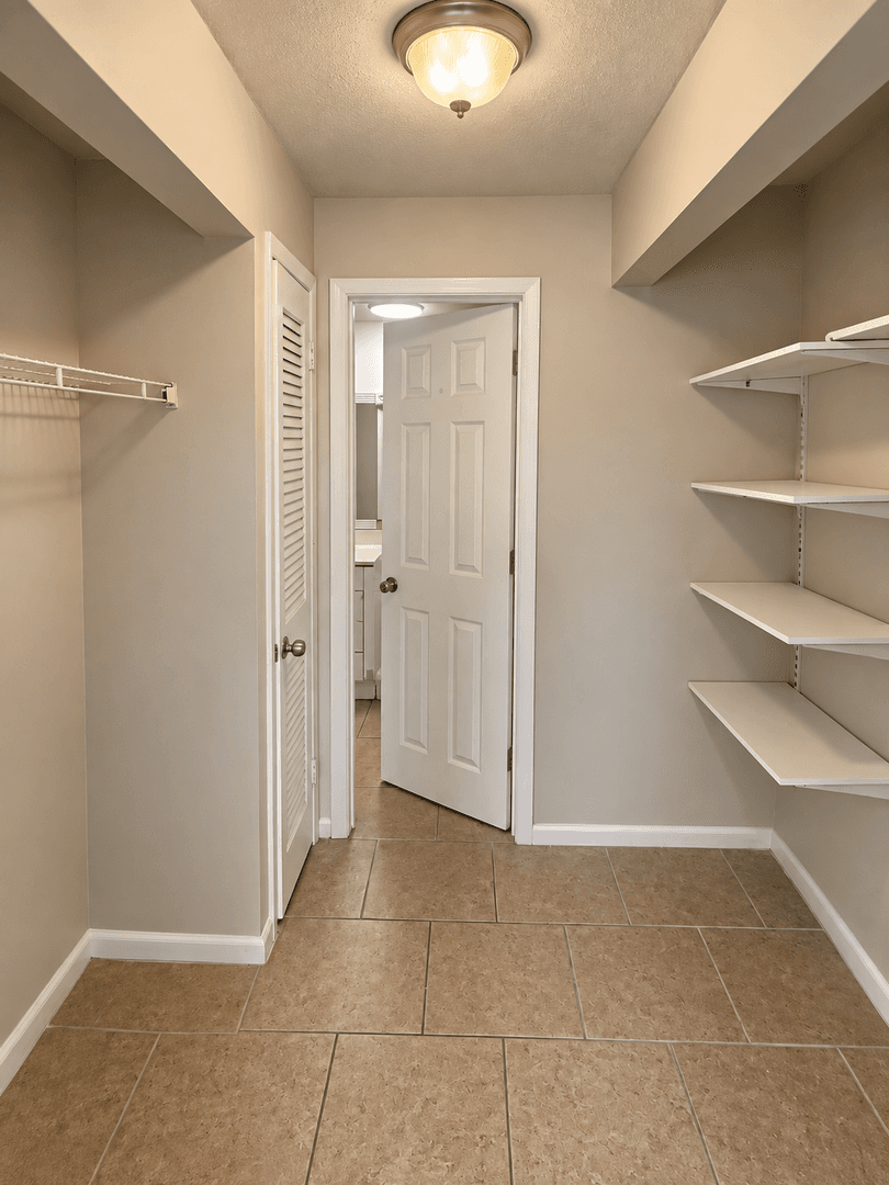 West Palm Beach Apartment: 537 South Sequoia Dr