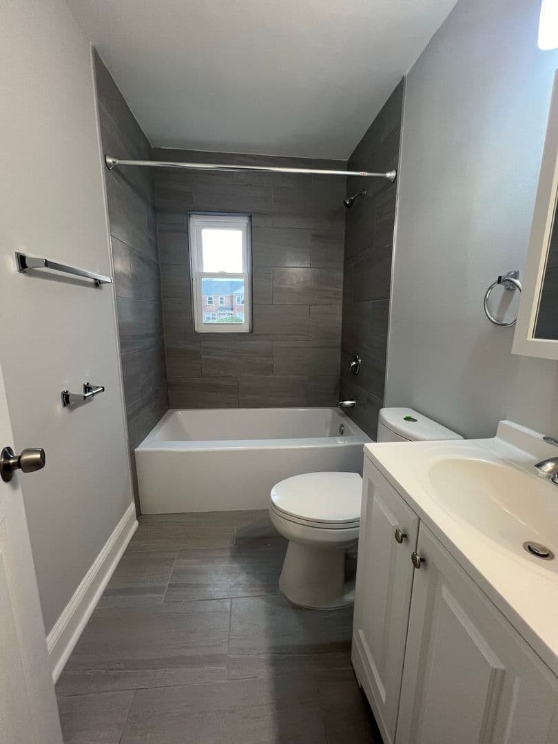 Plainfield Apartment: 733 East Front St